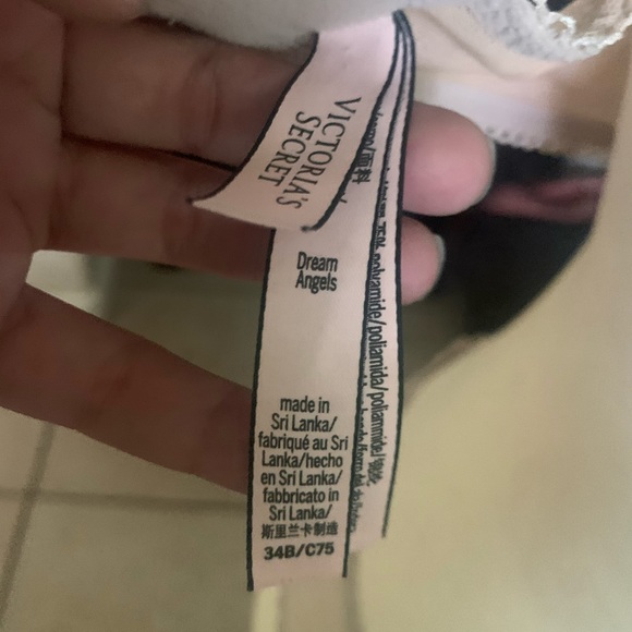 Lingerie - Picture 2 of 4